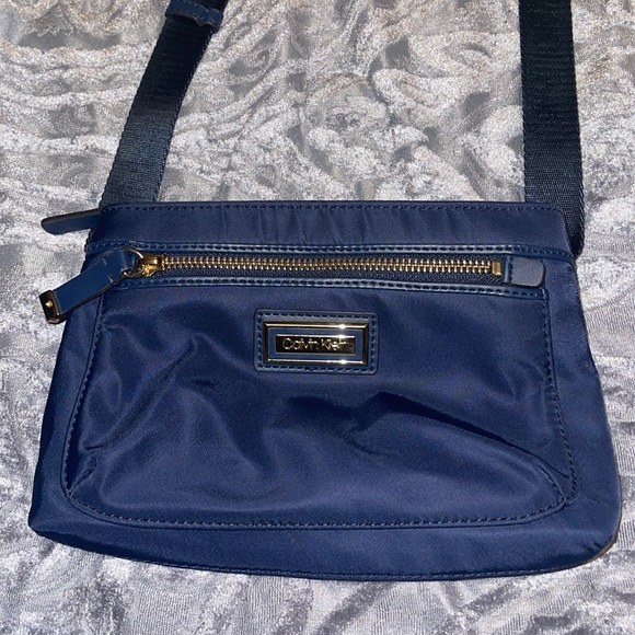 Calvin Klein bag waist belt bag not a shoulder bag - Picture 3 of 6